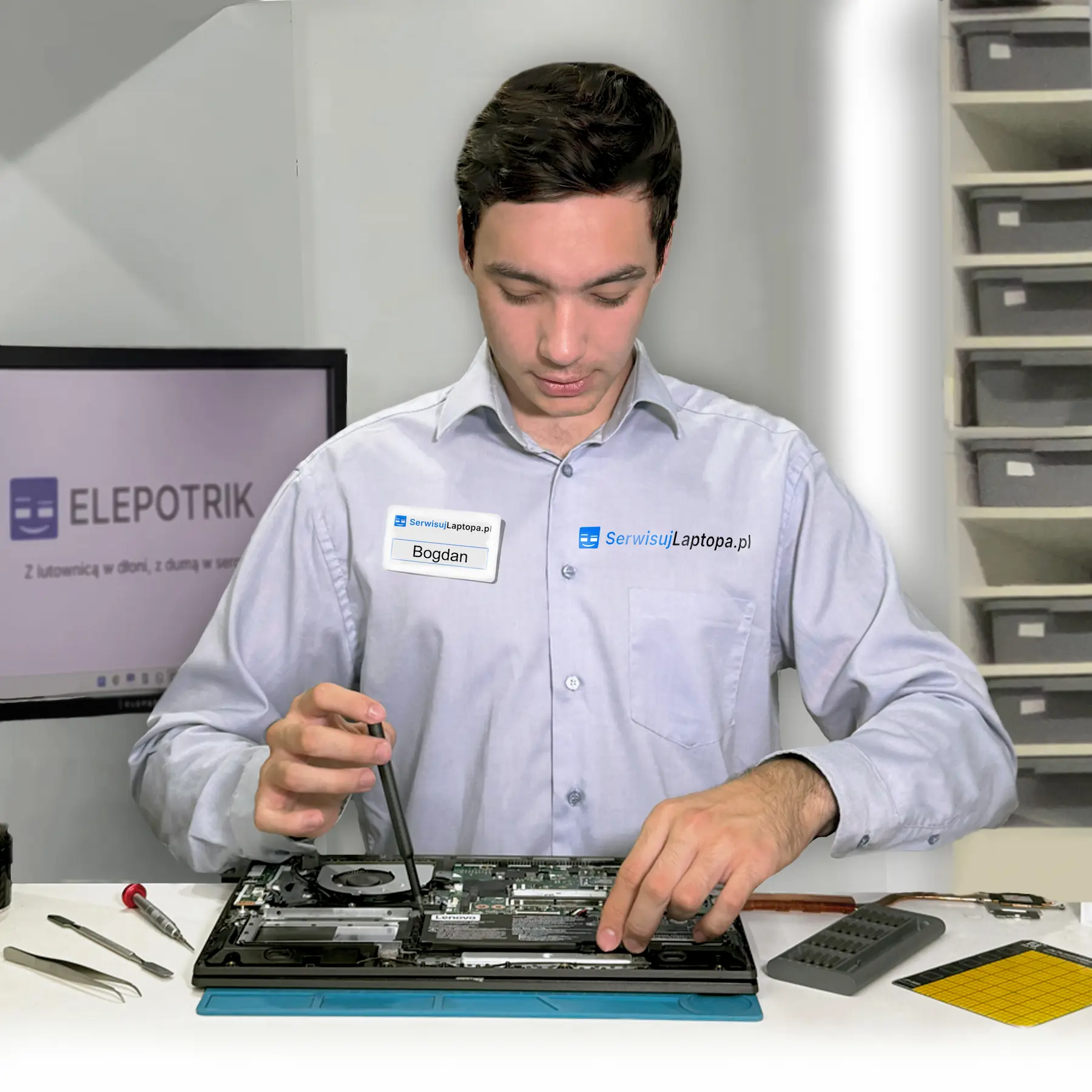 SerwisujLaptopa.pl - Inżynier ELEPOTRIK serwisuje laptop